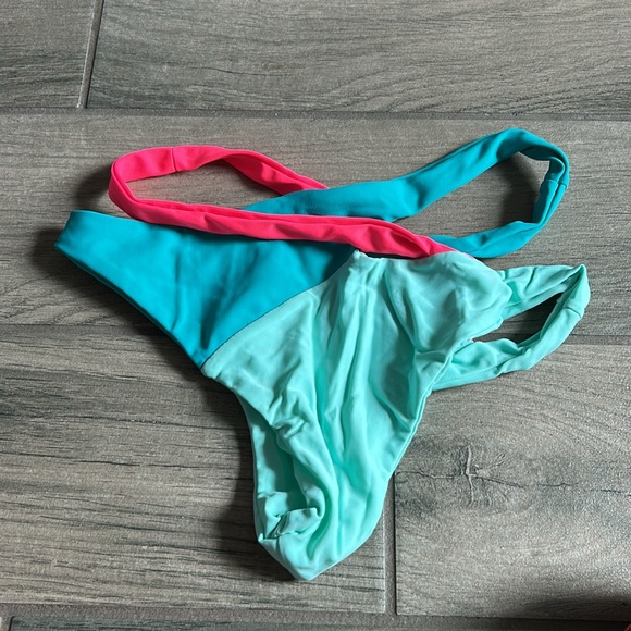 Beach bunny color block bikini bottom - Picture 2 of 4